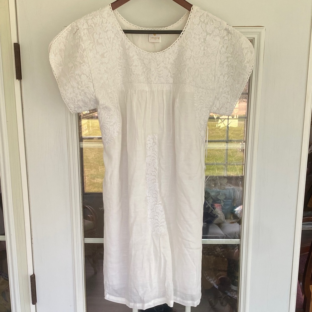 J.Marie NWT White Embroidered Top with Delicate Trim. Size Large. Beautiful